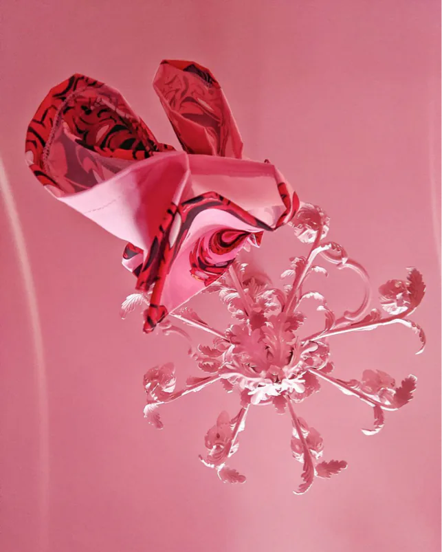 Pink Camillo ceiling lamp and folded napkins